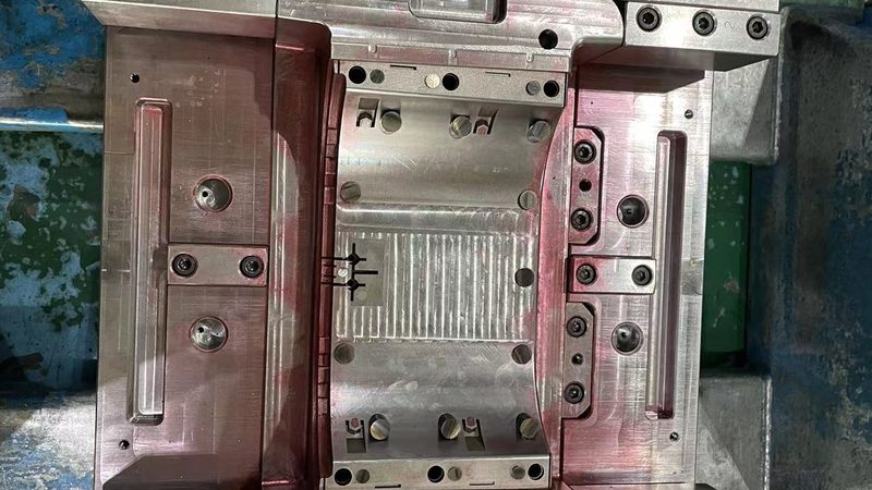 家电外壳模具：品质与技术的完美融合**